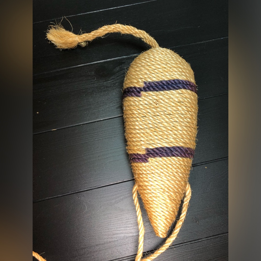 Decor toy mouse for a cat made of jute rope isolated. - Picture 6 of 9